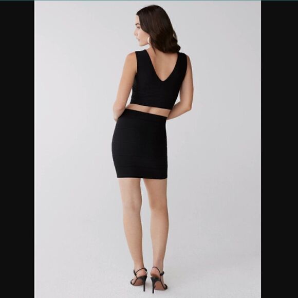 BCBGMAXARIZIA Simone Textured Power Skirt Size XS NWOT - Picture 4 of 11